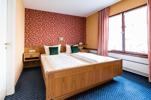 Hotel Löwen-Weinstube Room Type - Large Double Room