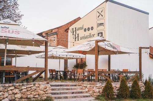 Pensiunea Hanul Huniazilor Pensiunea Hanul Huniazilor