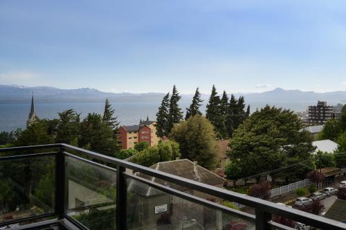 Downtown Apartment, Stunning Views, Terrace PL1 by Apartments Bariloche