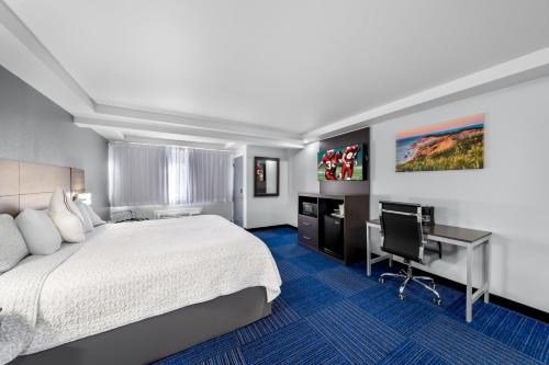 The Admiralty Inn & Suites - image 9