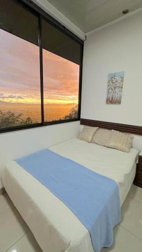 Lovely mountains Views Exc Poas exploring HQ 20 min airport