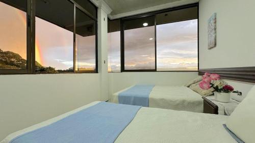 Lovely mountains Views Exc Poas exploring HQ 20 min airport