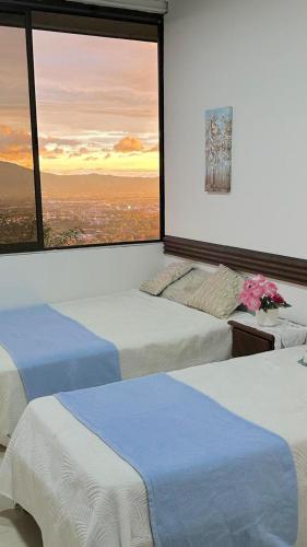 Lovely mountains Views Exc Poas exploring HQ 20 min airport