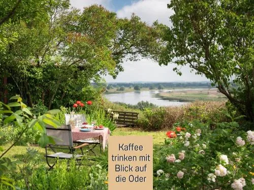 Ferienhaus Lebuser Land für bis zu 4 Personen mit 1300 qm Garten und Privatsauna, grandiosen Blick über die Oder, sonntags late check out bis 18 Uhr inklusive in Lebus, Deutschland
