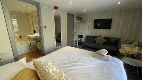 EI8HT Brighton Guest Accommodation - image 2