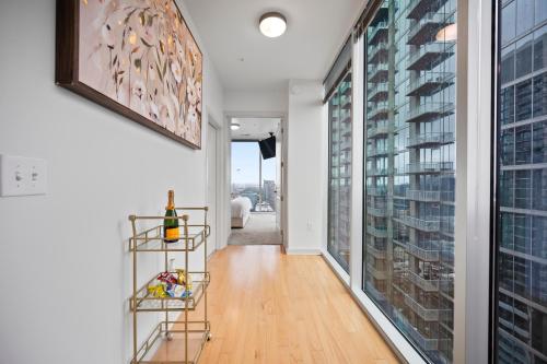 NEW! Luxury Champagne Towers Kingbed FreeParking detail