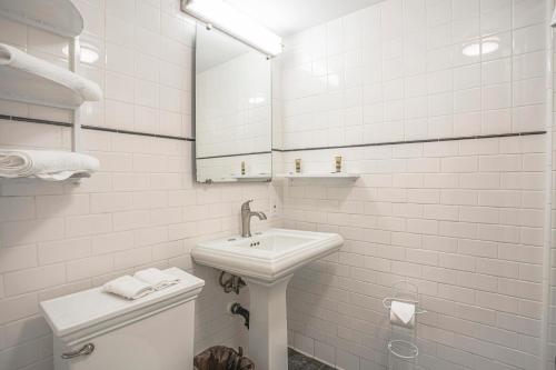 The Greens Hotel on Del Paso - image 12