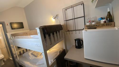 2 bunk beds