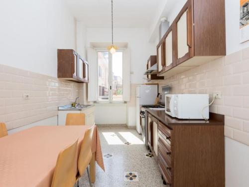 Vatican Comfortable Sunny Apartment, Рим (фото 3)