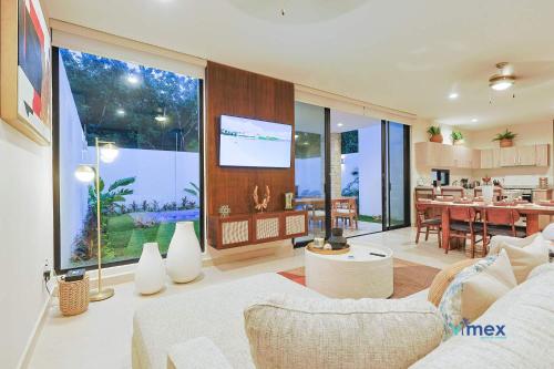 Modern Townhouse with Private Pool and BBQ Area