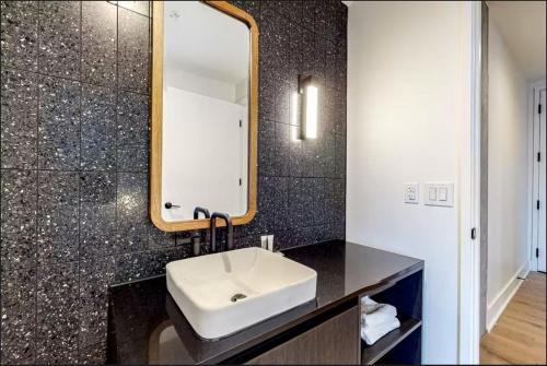 Austin Downtown Condo - 1BR Lakeview 23rd-floor 4