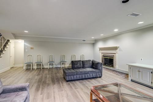 9 Mi to National Mall Spacious Bethesda Retreat! in Bethesda (Maryland)