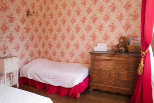 1 double bed, 2 twin beds