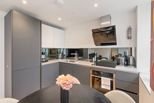 Modern 1 bedroom apartment in Fitzrovia - image 3