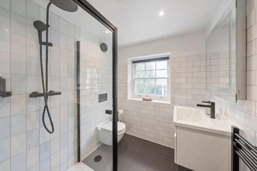 Charming 2 bedroom 2 bathroom flat near Oxford St - image 6