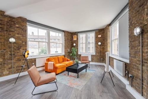 New & Spacious Studio in Old St - image 13