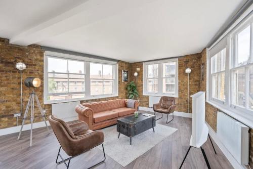 Large 1 bedroom studio in Old St, Londres