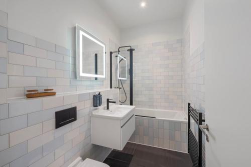 Lovely 1 bedroom flat in the heart of London - image 9