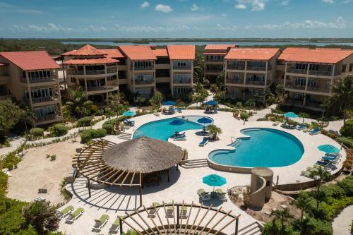 Residences at Barrier Reef 4B Oceanview 2 BR by Stay Floreo, San Pedro