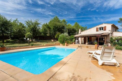 设施服务, Petite maison avec terrasse - Soleil et Jardin in 莱萨克