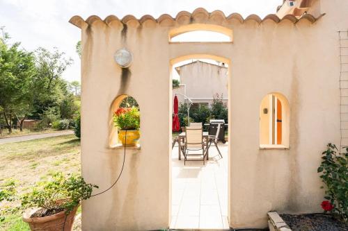 酒店外观, Petite maison avec terrasse - Soleil et Jardin in 莱萨克