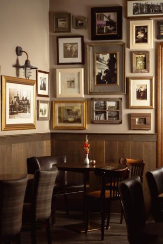 Ресторан, The Station Hotel in Роус