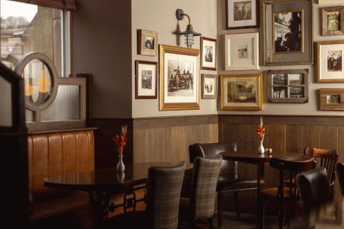 Ресторан, The Station Hotel in Роус