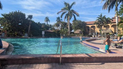 Fish/Boat & Relax Resort Marina Gem on the water! in 大沼澤地市 (FL)