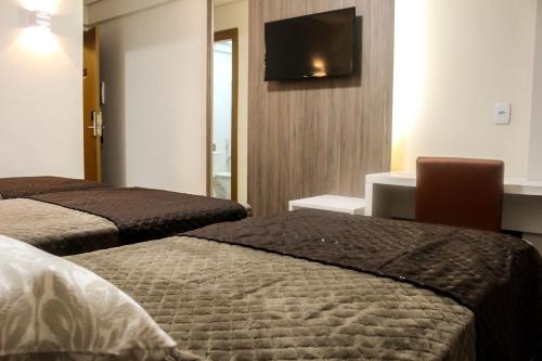 1 double bed, 1 twin bed