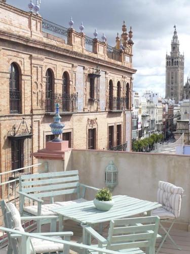Duplex and terrace overlooking Giralda, Sevilla (Foto 3)