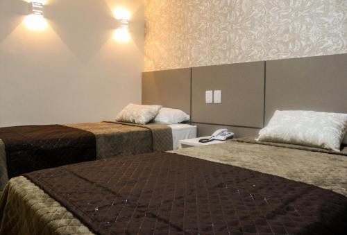 2 twin beds
