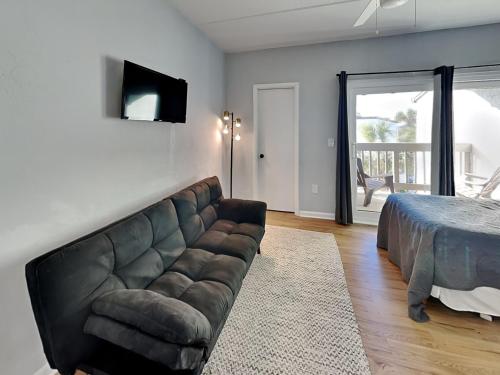 Island View 2 Bedrooms Sleeps 8 Ocean Front Pool Tennis WiFi - image 6