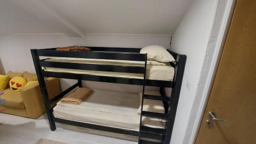 1 bunk bed, 2 sofa beds
