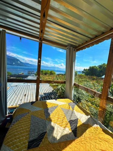 Fasilitas, Mundo Abu San Juan La laguna in San Juan La Laguna