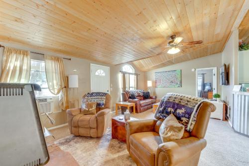 Mountain-View Home with Deck in Pine