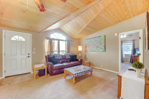 Mountain-View Home with Deck in Pine