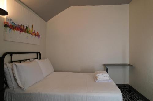 Full Bed (ADA) Room image 1