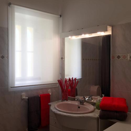 Chiado Lisbon Apartment - image 5