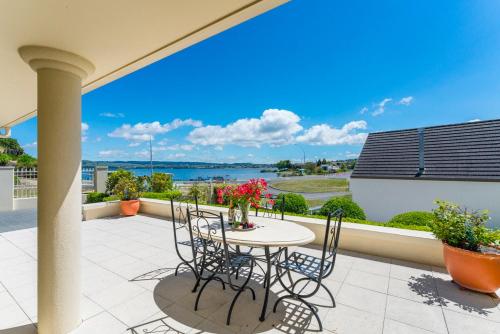 Three-Bedroom House room in 2 Mile Lakehouse - Taupo
