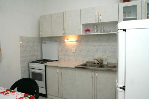 廚房, Apartment Sucuraj 136b in 蘇秋拉