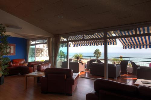 酒吧/休闲厅, 普拉特雅道尔酒店 (Platjador) in 锡切斯