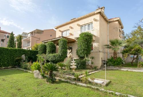 Seaside luxury villa with a swimming pool Split - 23559, Split (photo 4)