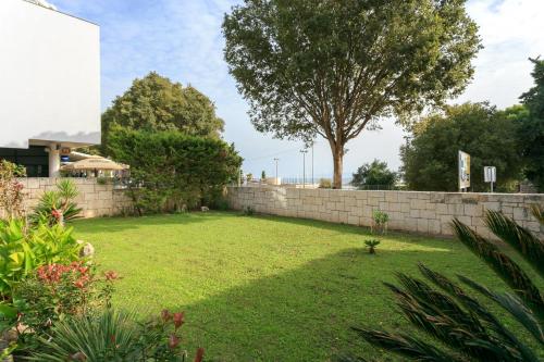 Seaside luxury villa with a swimming pool Split - 23559, Split (photo 5)