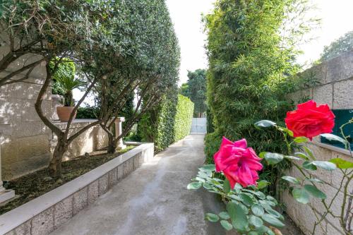 Seaside luxury villa with a swimming pool Split - 23559, Split (photo 6)