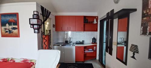 Apartments by the sea Omis - 23612