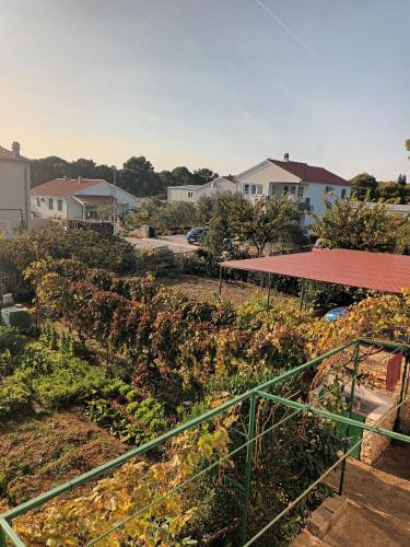 Apartments with parking space Sibenik - 23616 in โปลเยตอนล่าง