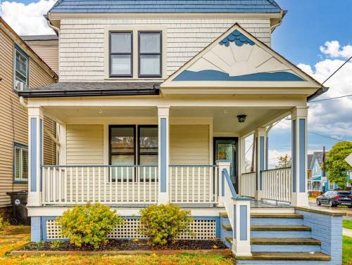 Upscale Historic Home near Downtown, Hall of Fame, Beach, Arenas, Cleveland (photo 3)