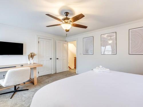 Upscale Historic Home near Downtown, Hall of Fame, Beach, Arenas, Cleveland (photo 9)