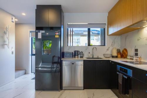 مطبخ, 2 bed 2 bath with Carpark near Canterbury University in Ilam