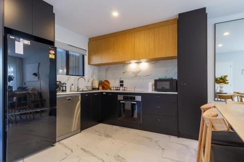 مطبخ, 2 bed 2 bath with Carpark near Canterbury University in Ilam